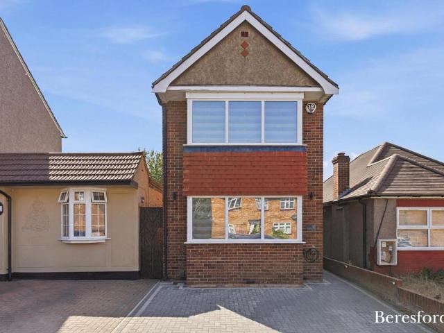 House for sale in Gidea Park, Greater London