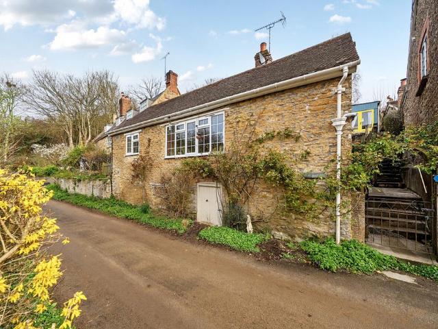 House for sale in Pitcombe