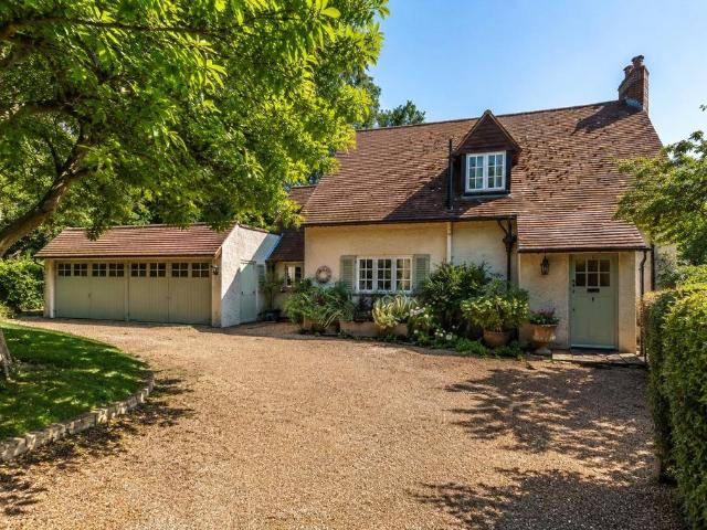 House for sale in Hillview, Surrey