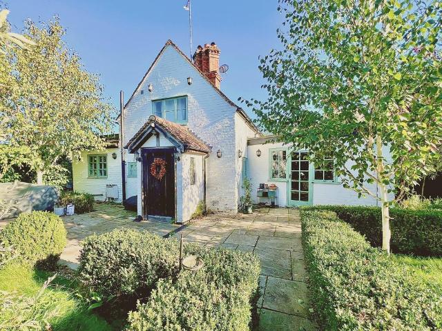 House for sale in Aston Clinton, Buckinghamshire
