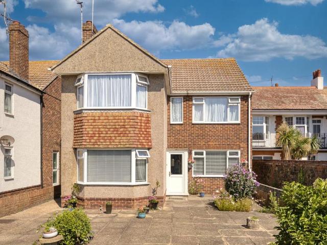 House for sale in Upton, Acol