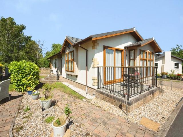 Park Home for sale in Bedford