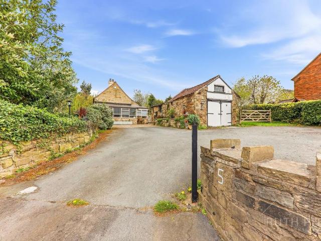 House for sale in Kinsley, West Yorkshire