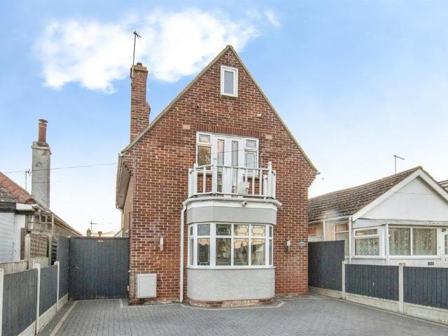 House for sale in Clacton-on-Sea, Tendring