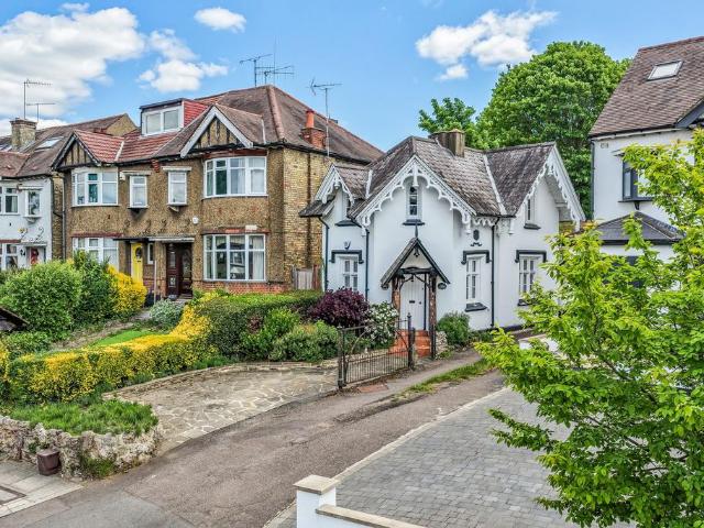 House for sale in West Finchley, Greater London