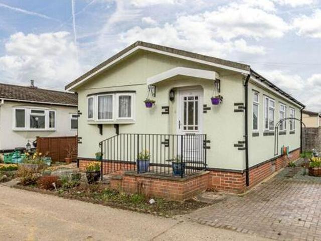 House for sale in Addlestone, Runnymede