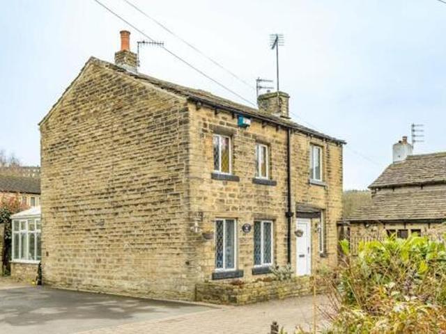 House for sale in Huddersfield, West Yorkshire