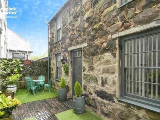 House for sale in Caernarfon, Wales