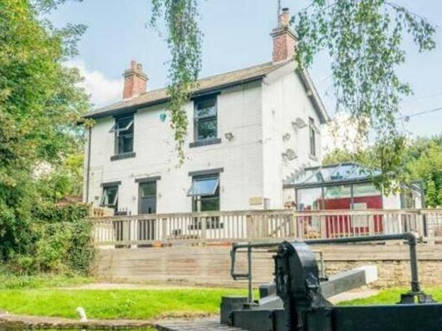 House for sale in Dewsbury, West Yorkshire