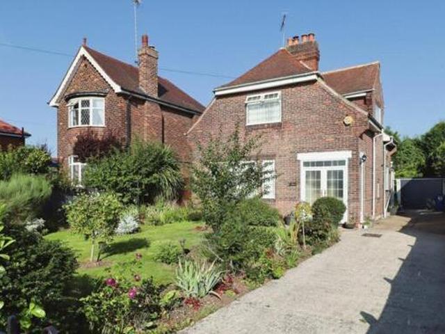 House for sale in Adwick le Street, Doncaster