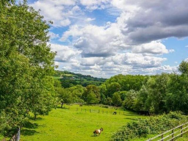 House for sale in Hillview, Surrey