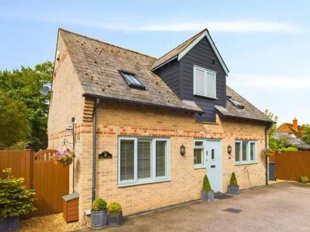 House for sale in Henlow, Bedfordshire