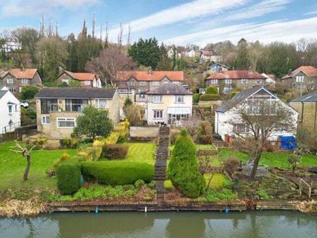House for sale in Riddlesden, West Yorkshire