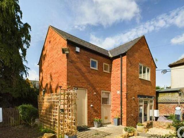 House for sale in Kettering, North Northamptonshire