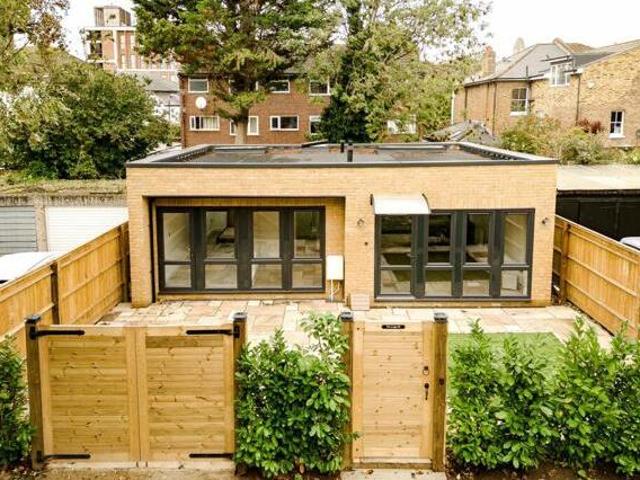 House for sale in Kingston Upon Thames, Greater London