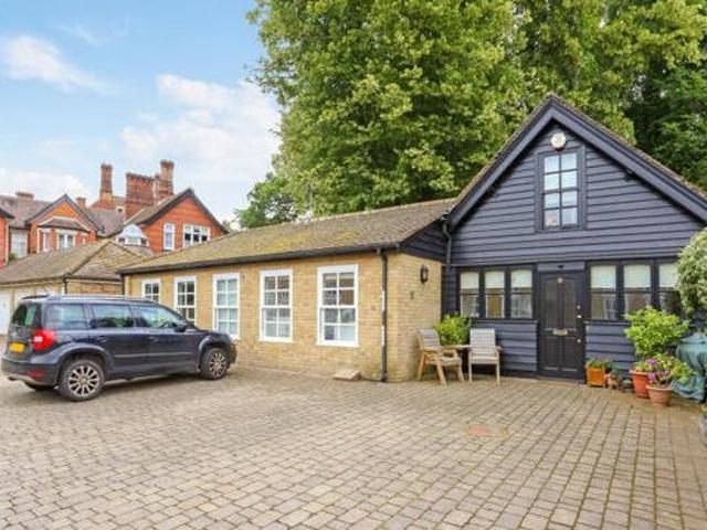 House for sale in Batchworth, Hertfordshire