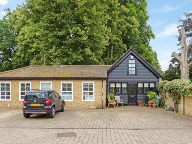 House for sale in Batchworth, Hertfordshire