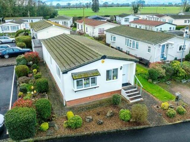 House for sale in Luton