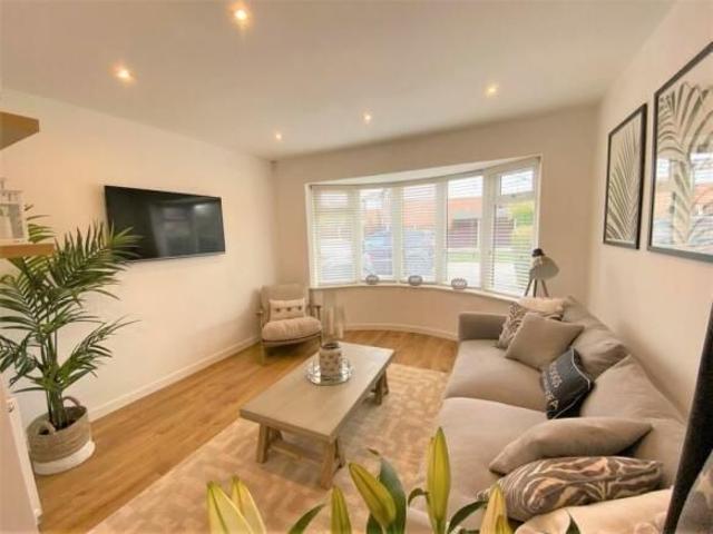 House for rent in Lakes Estate