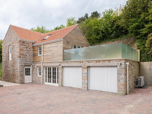 House for rent in Chalfont St. Peter, Denham