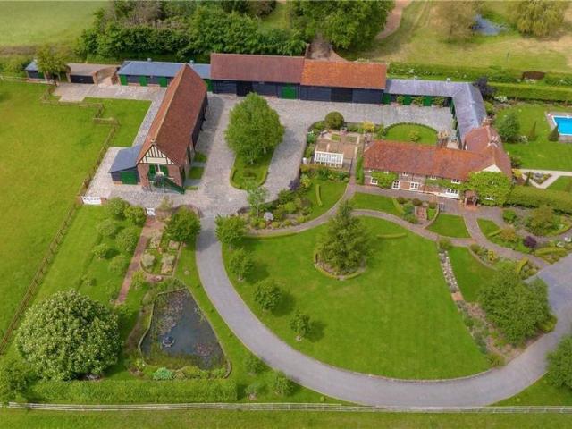 House for rent in Hatching Green, Five Acres