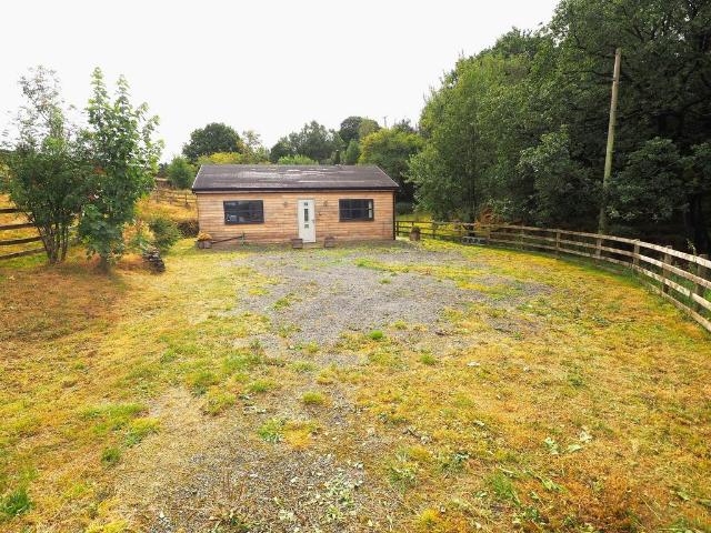 House for rent in Charlesworth, East Midlands