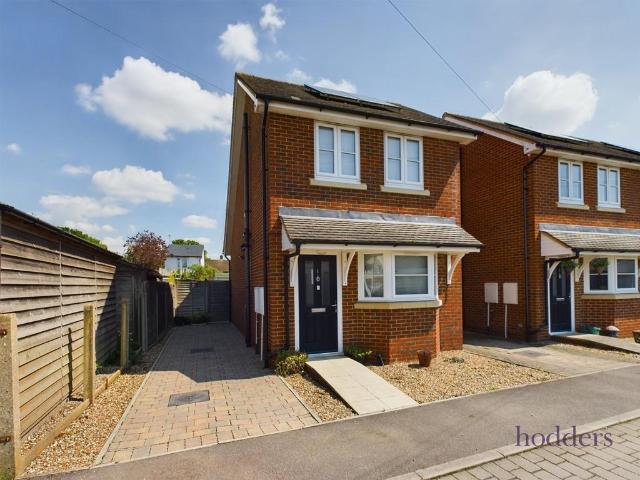 House for rent in Row Town, Surrey