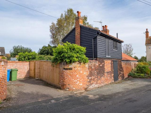 House for rent in Nayland-with-Wissington, Chelmondiston