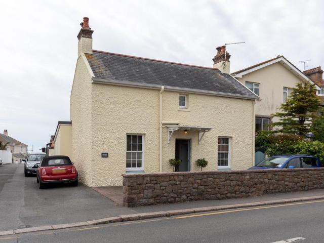 House for rent in Penweathers, Cornwall