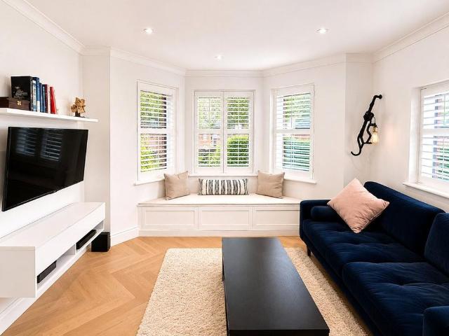House for rent in Row Town, Surrey