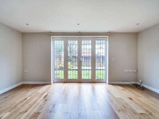 House for rent in Fole, Surrey