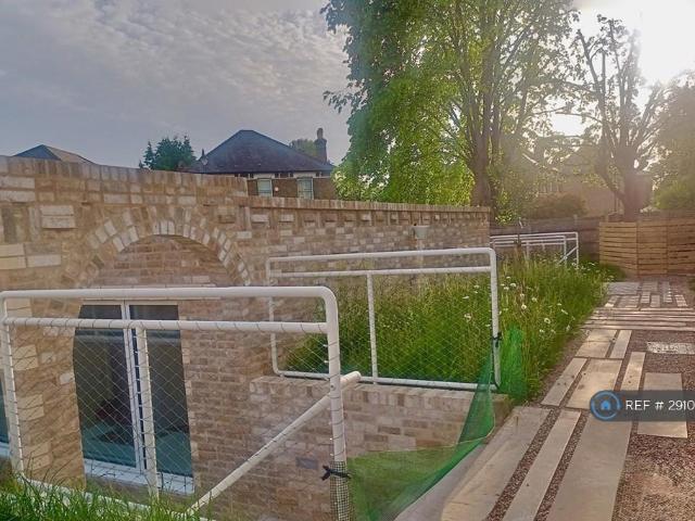 House for rent in London Borough of Lewisham, Bell Green