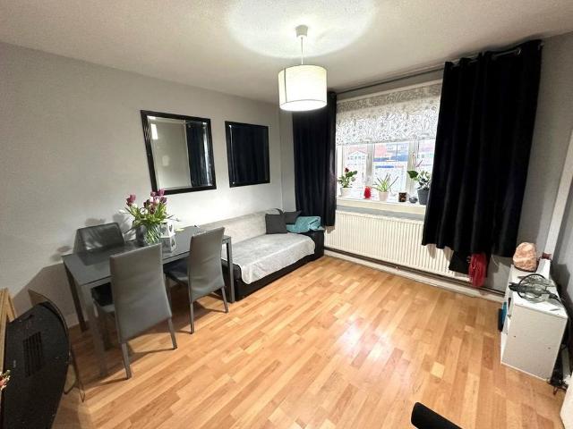 House for rent in London Borough of Hounslow, Greater London