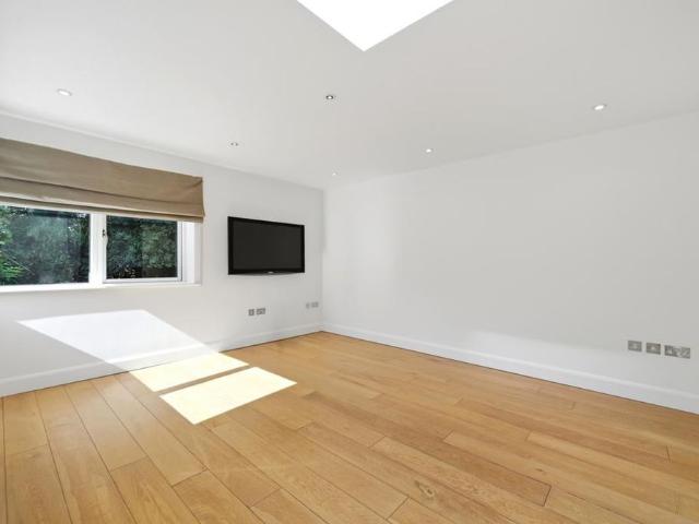 House for rent in London Borough of Merton, Raynes Park