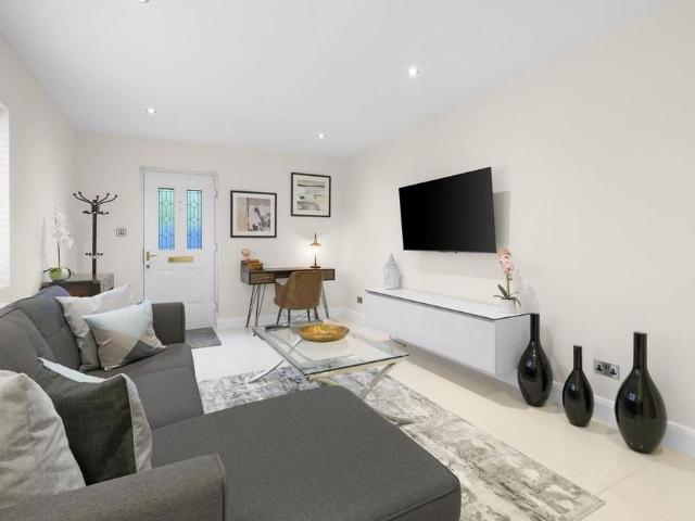 House for rent in Royal Borough of Kingston upon Thames, Greater London