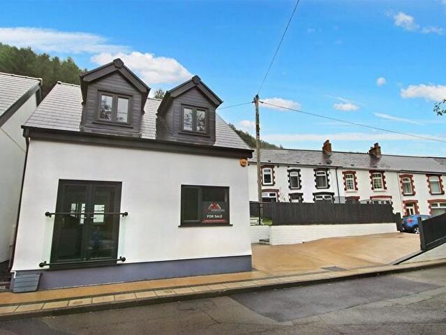 Apartment for rent in Tir-y-felin, Deri