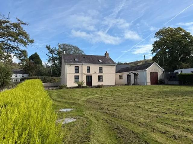 Apartment for rent in Llansadwrn, Halfway