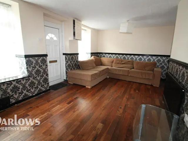 Apartment for rent in Cefn-coed-y-cymmer, Trefechan
