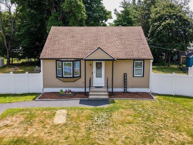 House for sale in Dracut, Massachusetts