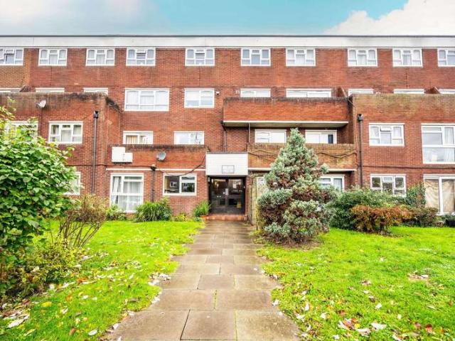 Apartment for sale in Pachesham Park, Surrey