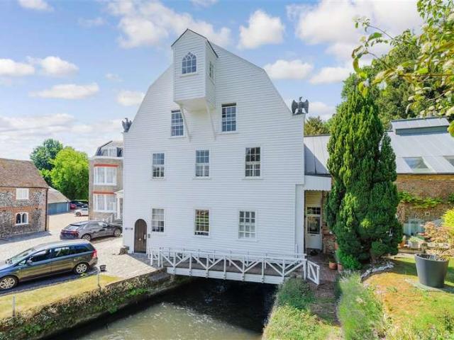 Apartment for sale in The Butts, Kent