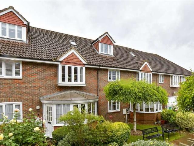 Flat for sale in Red Hill, Surrey