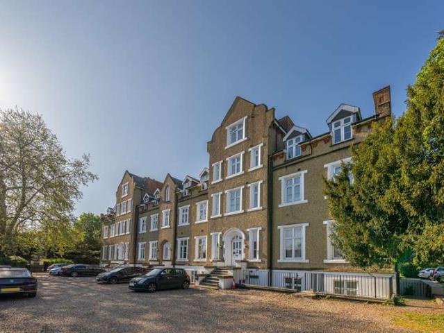 Apartment for sale in Slough