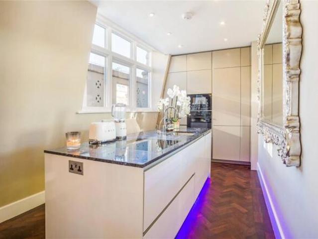 Apartment for rent in Cat Hill, England