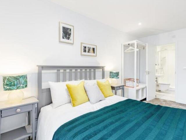 Apartment for rent in Cat Hill, England