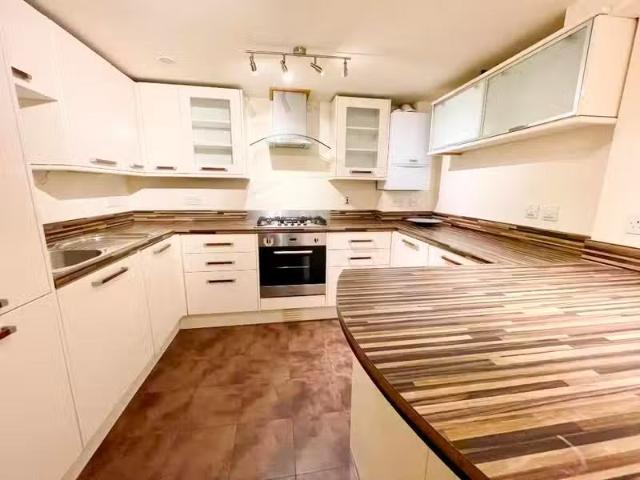 House for rent in Ewens Farm, Golden Valley