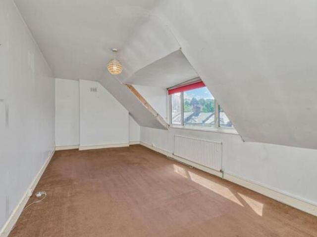 Apartment for rent in Cat Hill, England