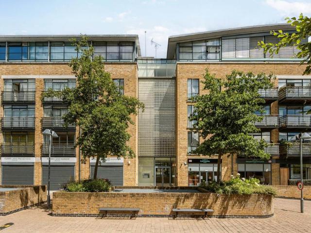 Flat for sale in London Borough of Hounslow, Greater London