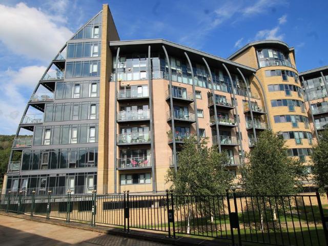 Flat for sale in Baildon, Bradford
