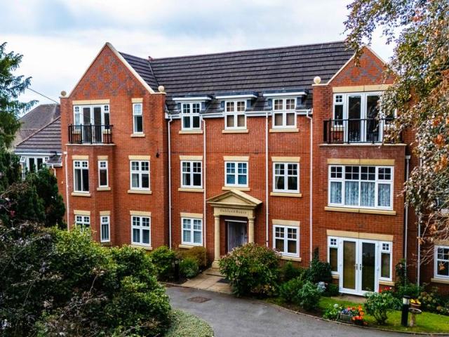 Flat for sale in Four Oaks, Birmingham